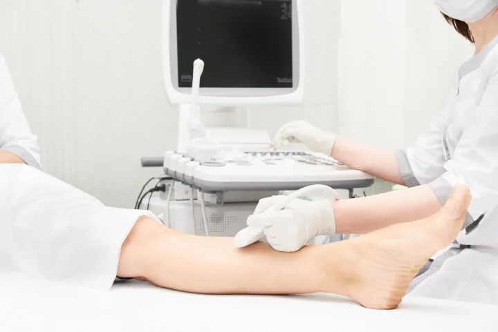 vein doctor examines the leg of a person